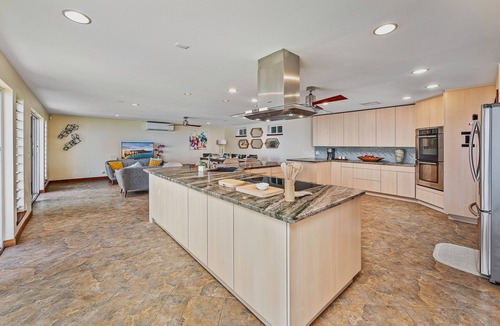 Kahalu u House | Oceanfront Gem in the Beautiful Kaneohe Dream Home Paradise Family Retreat