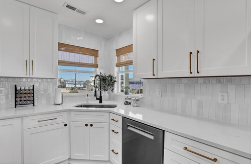 Surf City House | OCEANFRONT, Gorgeous Views + Linens Included!