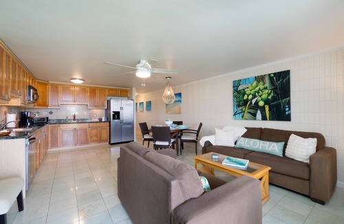 Punaluu Condo | Oceanfront & Ground floor- sleep to the sound of waves!