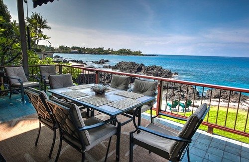 Honaunau-Napoopoo House | Oceanfront Hot Tub! Kayaks! Snorkeling! Dolphins! WEDDINGS WELCOME!