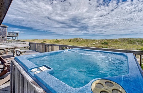 Waves House | Oceanfront house w/private hot tub, balcony, washer/dryer, WiFi, central AC