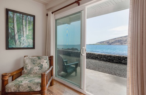 Honaunau-Napoopoo House | Oceanfront Kealakekua Bay Retreat w/Breathtaking Views from Every Room