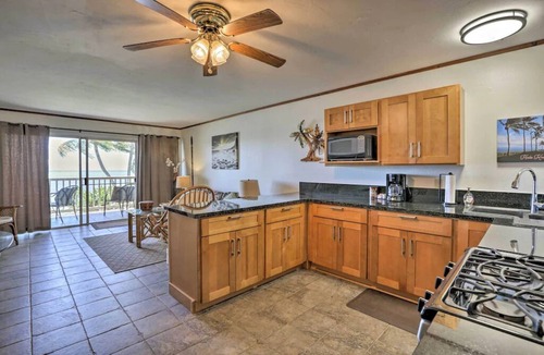 Ualapue Condo | Oceanfront, king bed, queen murphy bed, beach/pickleball supplies & car option