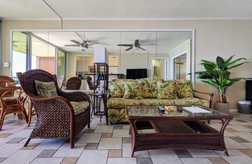 Honokowai Apartment | Oceanfront Lahaina Condo with Balcony and Pool Access!