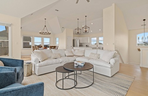 Rodanthe House | Oceanfront Luxury HGTV 5BR Home | Hot Tub, Pool Table, Game Room, Pickleball