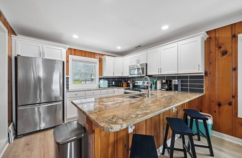 Topsail Beach Cottage | Oceanfront Newly Renovated- Sun-Sun-Theater, Surf Shack, Sleeps 12, Dog Friendly