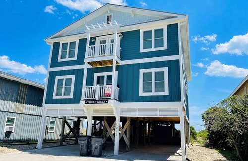 Holden Beach House | Oceanfront oasis in Holden Beach! Spacious 6BR, 6BA, sleeps 14.