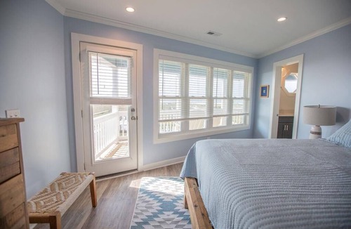 Holden Beach House | Oceanfront oasis in Holden Beach! Spacious 6BR, 6BA, sleeps 14.