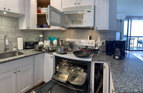 North Ocean City Condo | Oceanfront Paradise 7th Floor: Tiki Bar! Towels! Beds Made! A REAL Vacation!