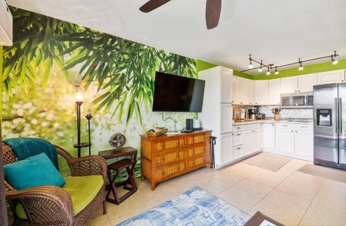 Historic Kailua Village Apartment | OCEANFRONT STUDIO - KONA ISLANDER INN CONDOS condo