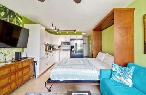 Historic Kailua Village Apartment | OCEANFRONT STUDIO - KONA ISLANDER INN CONDOS condo