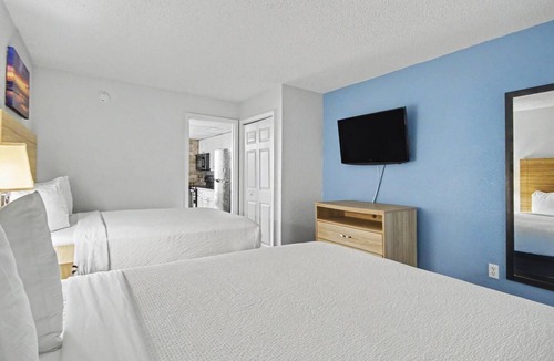 Myrtle Beach Hotel | Oceanfront Suite | Kitchen | Dog Friendly | Pools