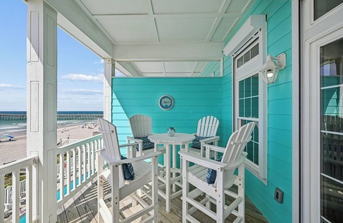 Surf City House | Oceanfront Townhome Villa with Access to Community Pool in Surf City, NC