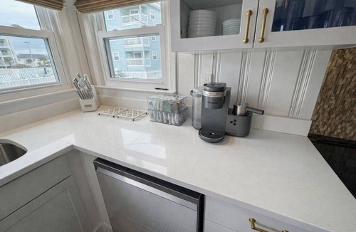 Carolina Beach Cottage | Oceanfront Vintage‑Modern Cottage Beachfront Fireplace Steps to Boardwalk