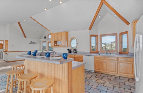 Frisco House | Oceanfront w/Pool, Hot Tub, Elevator, Game Room. Feel like an Island Princess!