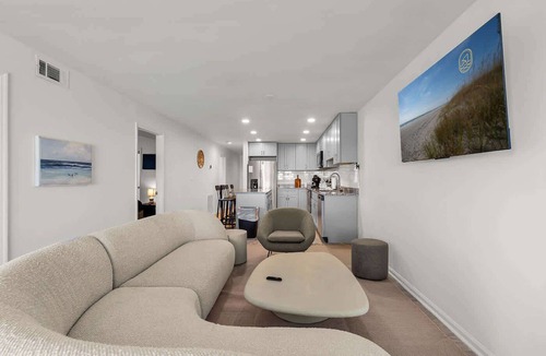 Ocean Drive Villa | Oceanfront w/Private Balcony | Steps to Sand