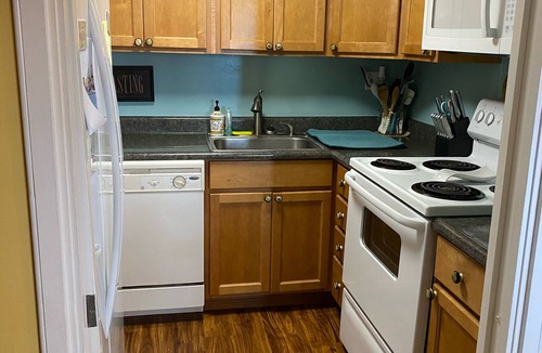 Historic Kailua Village Condo | Oceanfront -Waterview 1 BedroomCondo Heart of Town at Kona Plaza walk to Ironman