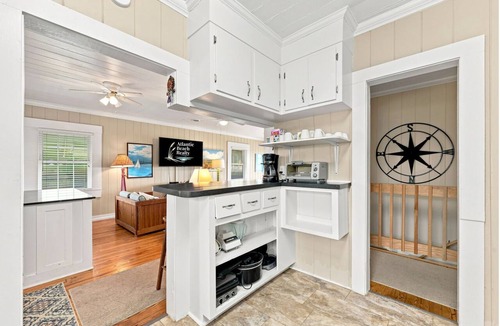 Atlantic Beach Cottage | Oceanfront with Expansive Deck & Stunning View