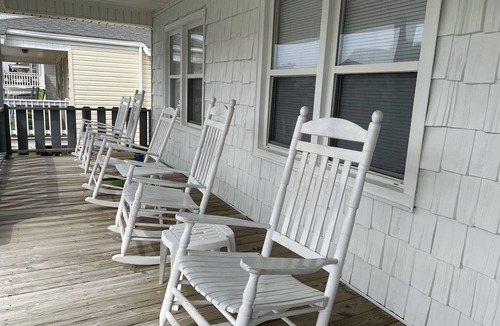 Ocean Isle Beach Cottage | OceanIsleBeach, NC/2nd Row/ Free Parking/Near Access Across St
