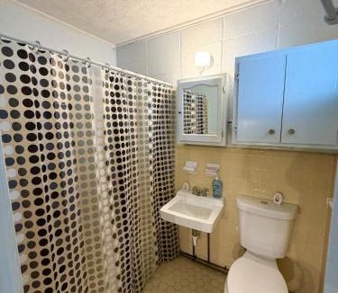 Windy Hill Apartment | Oceans 11, Vegas-style Studio, pet ok steps to beach