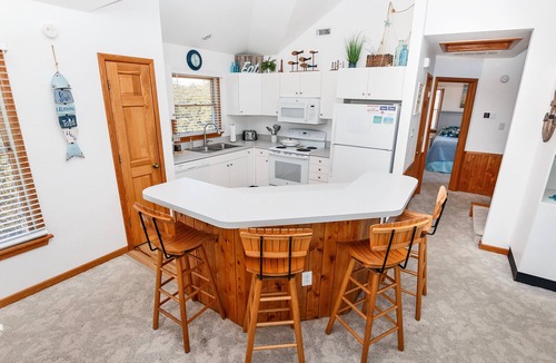Ocean Sands House | Oceanside, Close to Beach, Hot Tub- OS5H, Long Beach Day