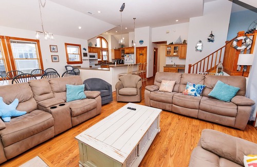 Ocean Sands House | Oceanside, Close to beach, private pool, Hot Tub, OL1, Wild and Wonderful