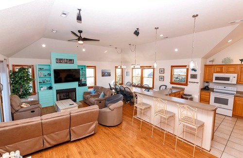 Ocean Sands House | Oceanside, Close to beach, private pool, Hot Tub, OL1, Wild and Wonderful