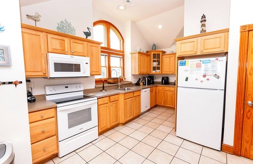 Ocean Sands House | Oceanside, Close to beach, private pool, Hot Tub, OL1, Wild and Wonderful