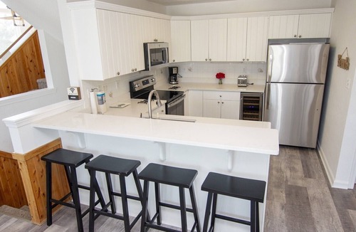 Whale Head Hill House | Oceanside, Hot Tub, Community Amenities, Close to beach, 665, Shore Beats Work
