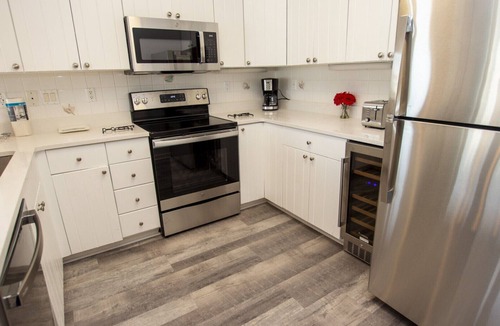 Whale Head Hill House | Oceanside, Hot Tub, Community Amenities, Close to beach, 665, Shore Beats Work
