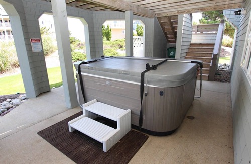 Whale Head Hill House | Oceanside, Hot Tub, Community Amenities, Close to beach, 665, Shore Beats Work