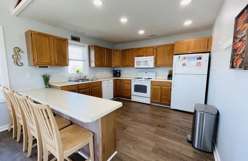 Frisco Cottage | Oceanside in Frisco you will find Hatteras Hideway is just 3 lots back from the ocean!