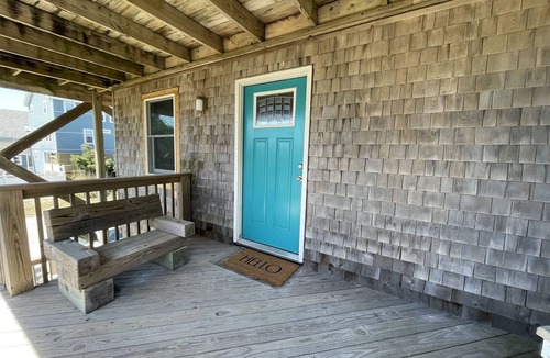 Frisco Cottage | Oceanside in Frisco you will find Hatteras Hideway is just 3 lots back from the ocean!