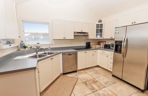 Corolla Light House | Oceanside, Private Pool, Hot Tub, Close to the Beach Access, 225, Glory Be