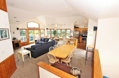 Pine Island House | Oceanside, Rec Room, Priv Pool, Hot Tub, Close to Beach Access, PI161, St Nicks