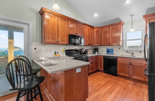 Frisco House | Oceanside, Steps to the Beach, Hot Tub, Pet Friendly, Ocean and Sound Views