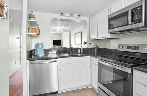 Oceanmarsh Subdivision Condo | Oceanview 2-Bedroom Condo on Harbor Island: Deck, Pool, Beach Access & Park Pass!