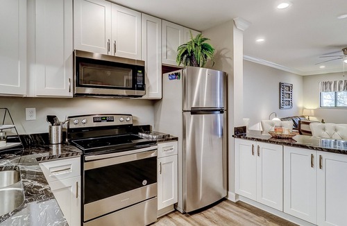 Palmetto Dunes Condo | Oceanview condo at Port Royal with pools, tennis, & beach access