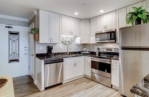 Palmetto Dunes Condo | Oceanview condo at Port Royal with pools, tennis, & beach access