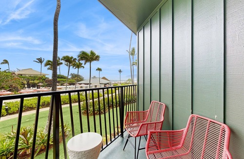 Hanamaulu Apartment | Oceanview getaway w/shared pools, gym, & hot tub - walk to the beach!
