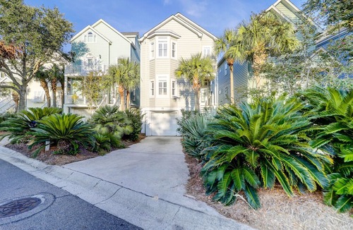 Ocean Point House | OCEANVIEW Home in Ocean Point Community- Comes with SPORTSCARD