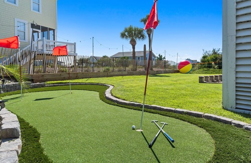 Oak Island House | Oceanview House LayLow Hot Tub, Arcade & Golf