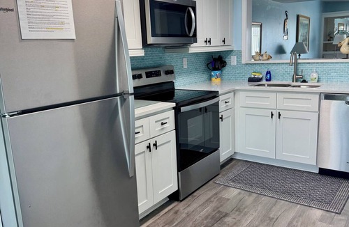 Saint Helena Island Condo | Oceanview, steps from Beach, Pool, Golf course & Restaurant, newly remodeled.