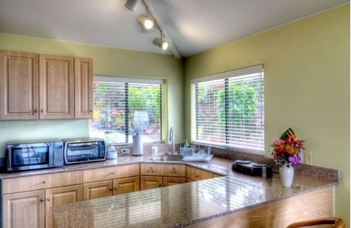 Holualoa House | Oceanview Suite and Cottage