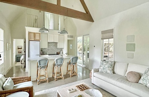 Brenham House | Off-Grid & Elegant Farmhouse Near Somerville Lake