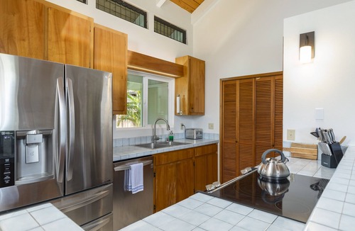 Puako House | ʻOhana Hale in Puako! Rare full Mauna Kea Views, Steps to the Beach, Private.