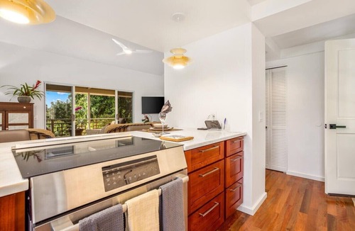 Honaunau-Napoopoo Cottage | Ohia Cottage: Your Coastal Retreat near Napoopoo Beach