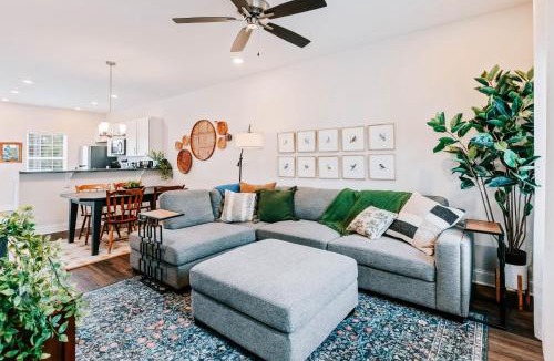 Milledgeville House | Old Capital - Prof Design, Purple Matt, Sleeps 5