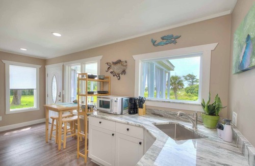 Supply Cottage | Old Ferry Cottage.A Secluded Coastal Getaway ~ 5 minutes to Holden Beach!