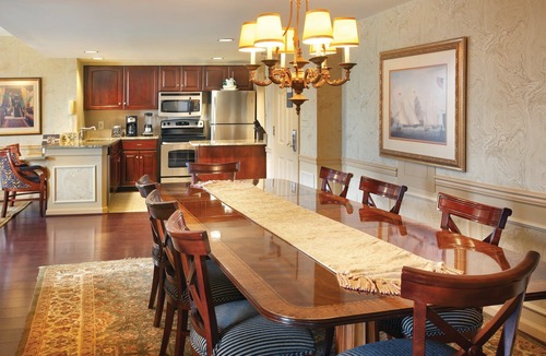 Old Town West Condo | Old Town Alexandria | 3BR/3BA King Pres Suite